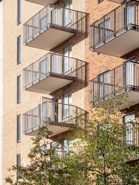 stockholm-vegastaden_lysa_fasad.webp